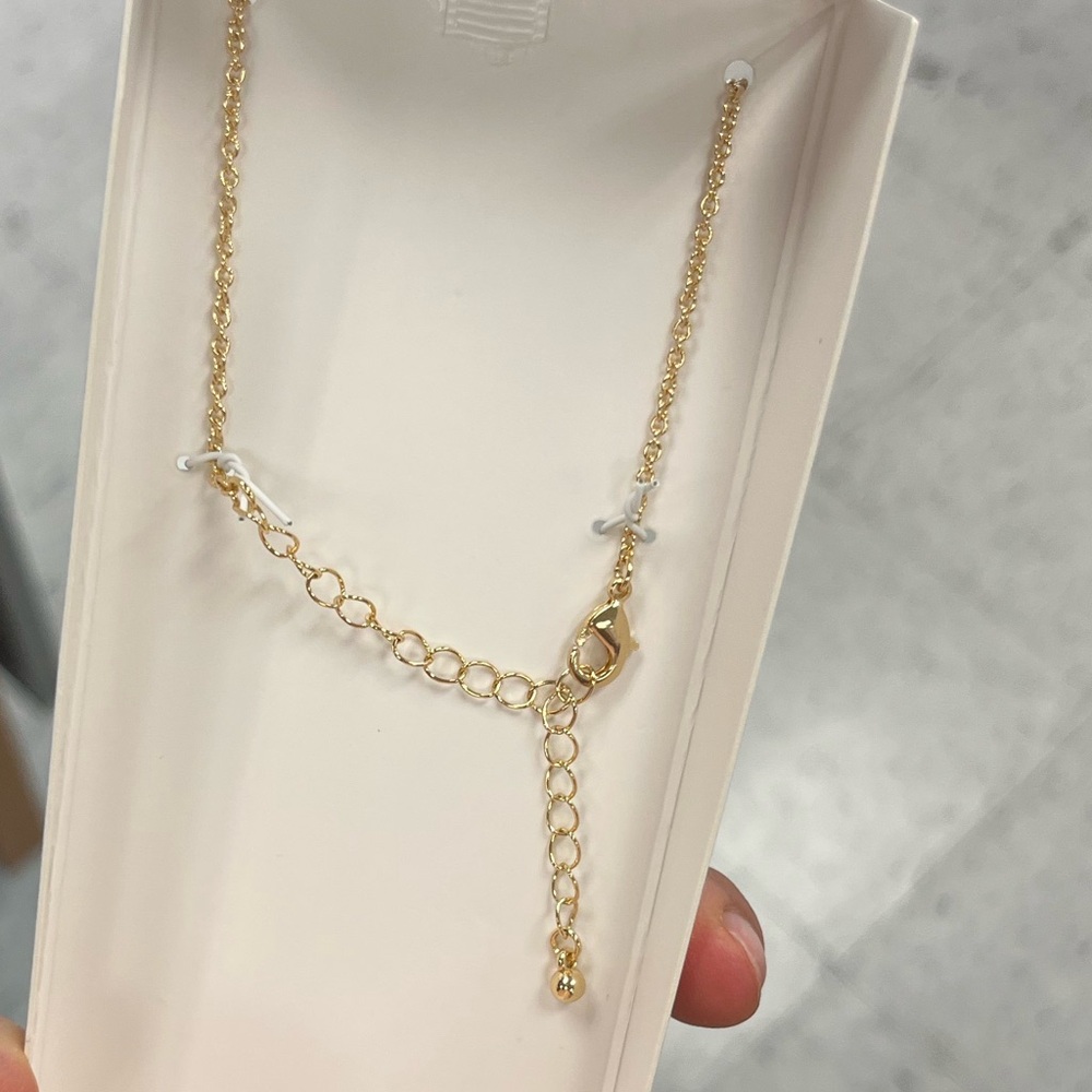 NWT ⚜️🤍⚜️ Camila Coelho Gorgeous Gold Clover Necklace - Picture 9 of 16